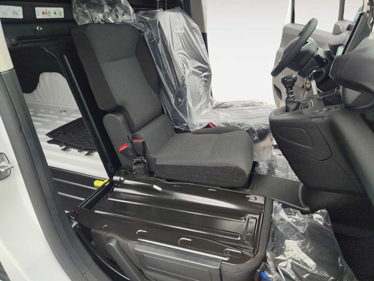 Peugeot Peugeot Partner usata, con 4 porte