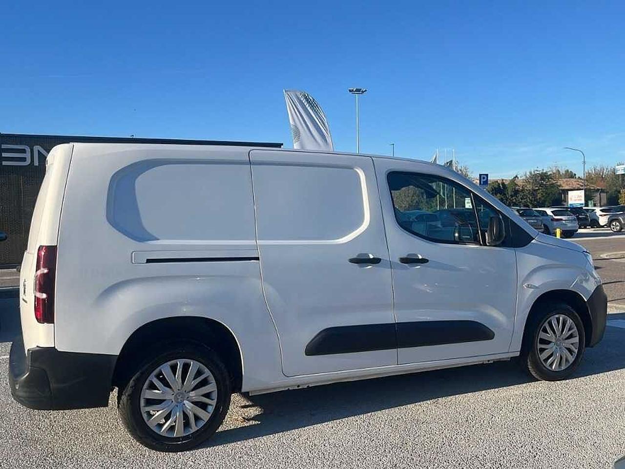 Peugeot Peugeot Partner usata, con cerchi in lamiera da 16"