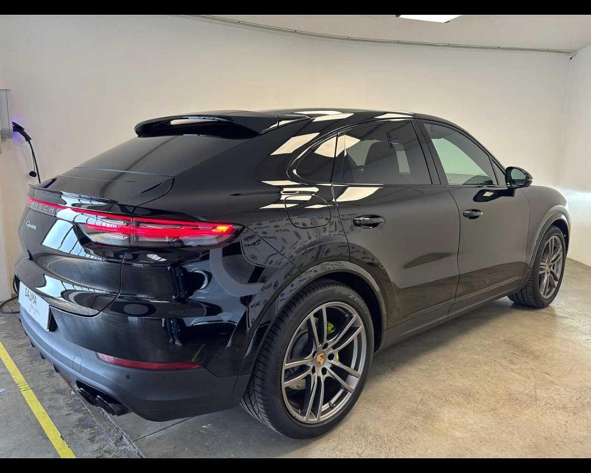 Porsche Porsche Cayenne usata, con luci diurne a led