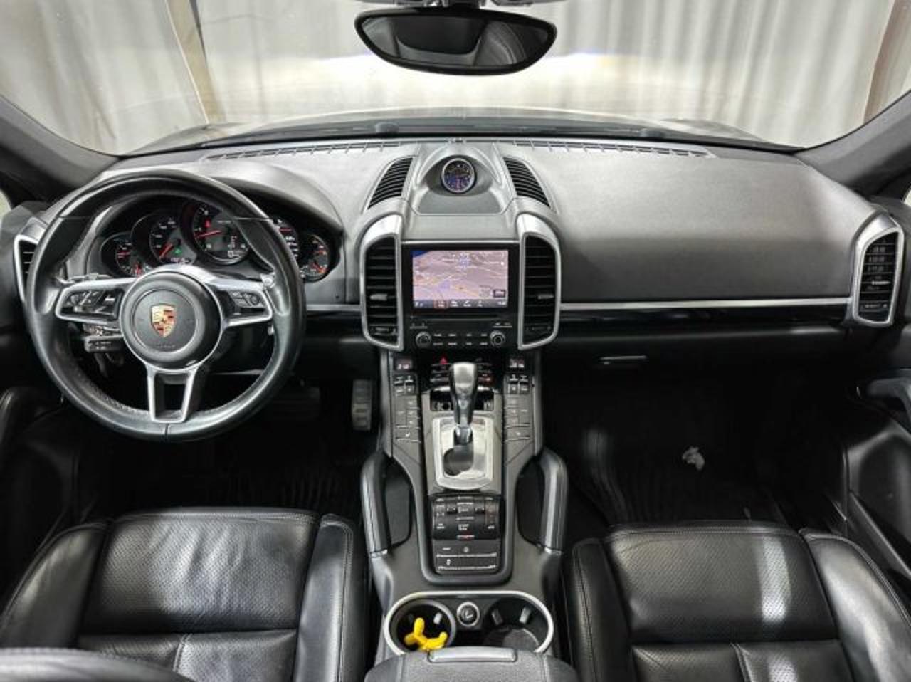 Porsche Porsche Cayenne usata, con cerchi in lega