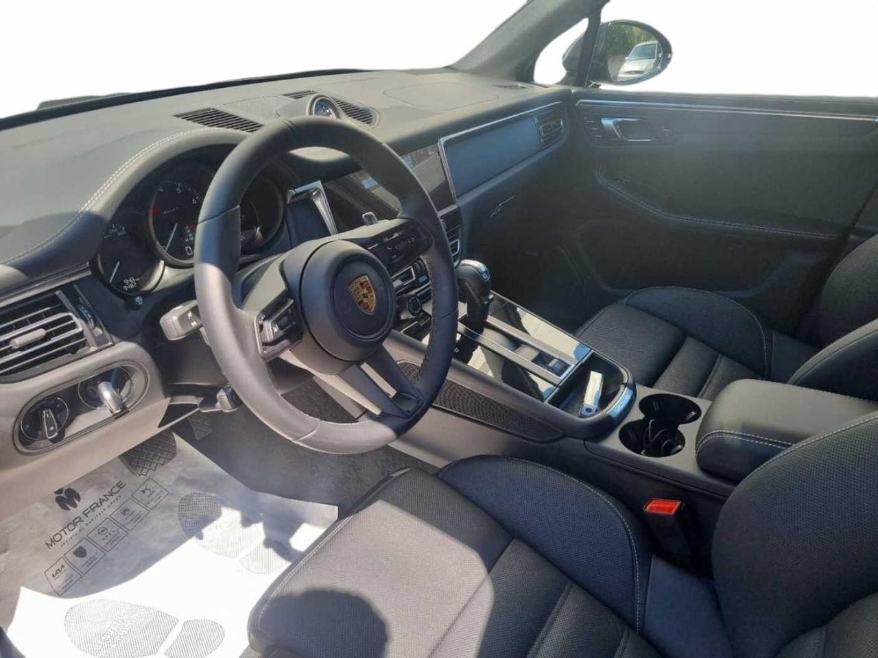 Porsche Porsche Macan usata, con 3 strumenti circolari integrati nel cruscotto