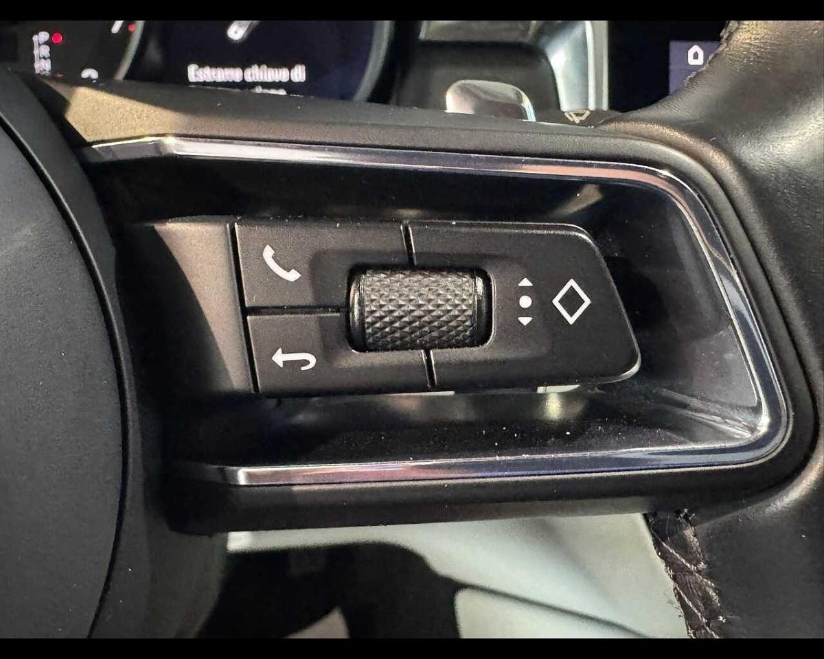 Porsche Porsche Macan usata, con bracciolo porta oggetti