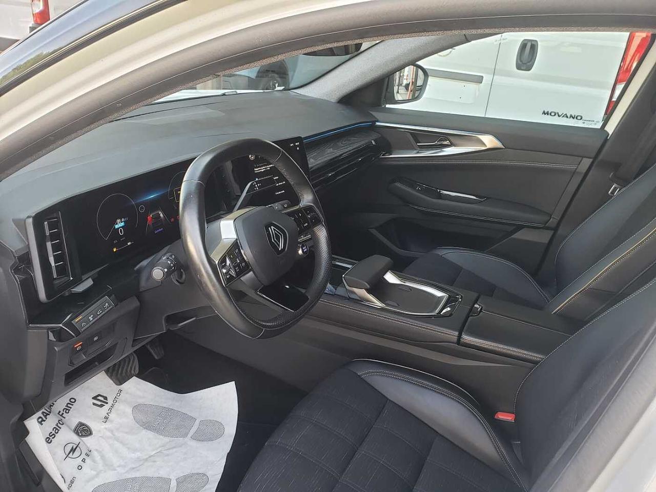 Renault Renault Austral usata, con antenna satellitare