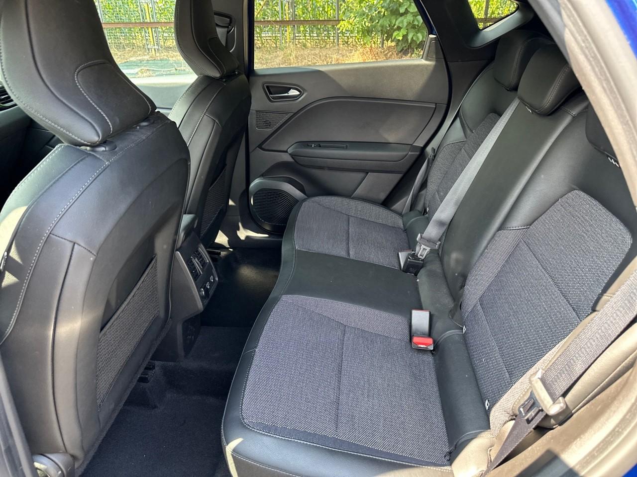 Renault Renault Captur usata, con 2 poggiatesta sedili ant. , con reg. in altezza, 3 poggiatesta sedili post. , con reg. in altezza