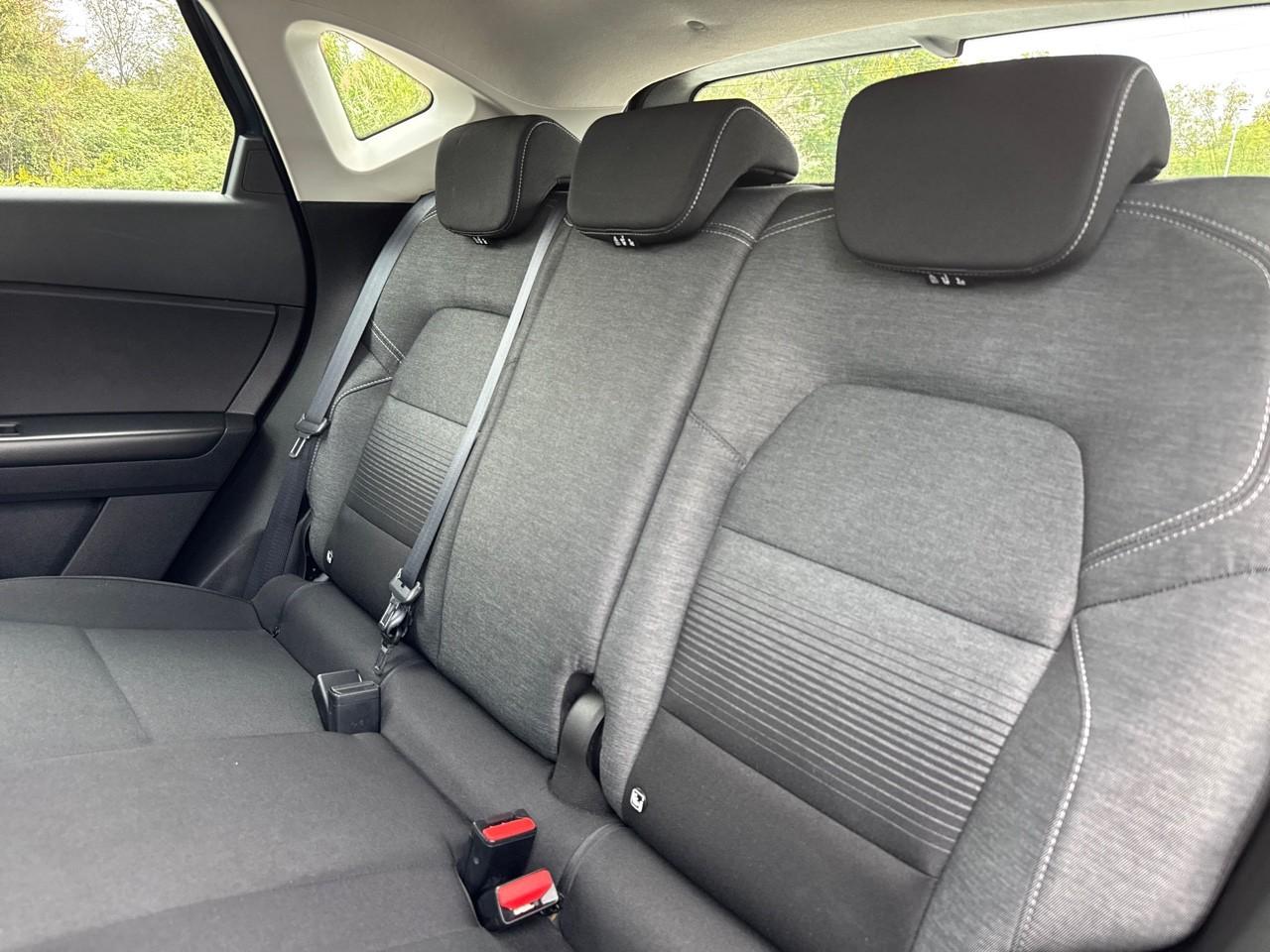 Renault Renault Captur usata, con 2 poggiatesta sedili ant. , con reg. in altezza, 3 poggiatesta sedili post. , con reg. in altezza