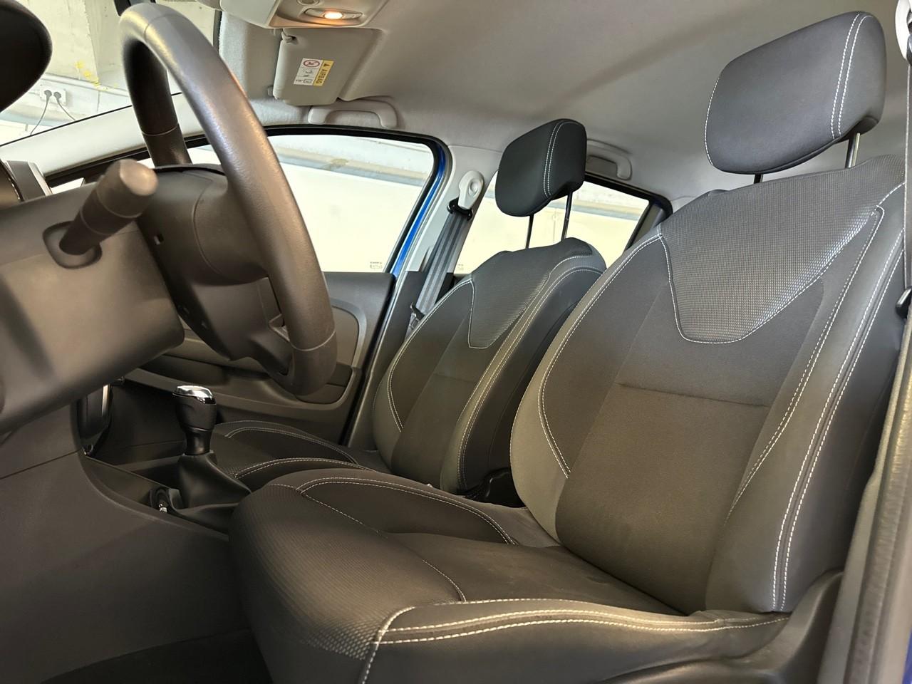 Renault Renault Clio usata, con copertura bagagli rigida