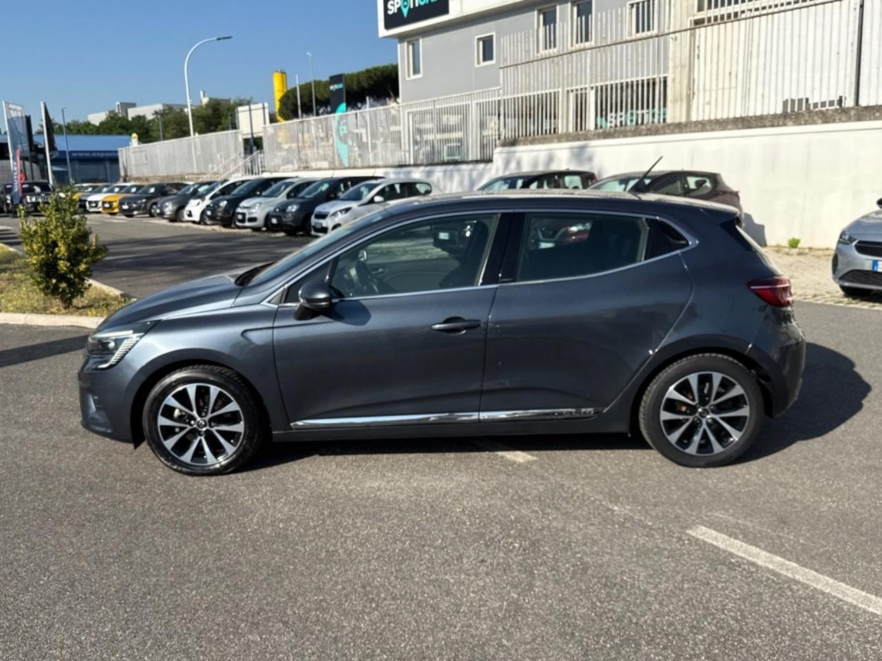 Renault Renault Clio usata, con cinture sicurezza post. conducente con pretensionatori, cinture sicurezza post. passeggero con pretensionatori, cinture sicurezza post. centrale a 3 punti