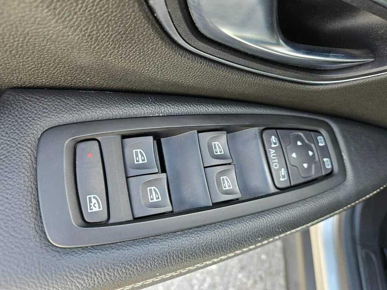 Renault Renault Scenic usata, con aletta parasole illuminata