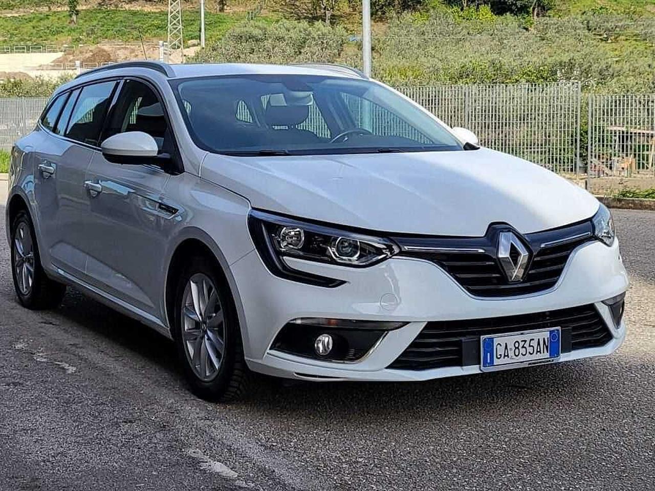 Renault Renault Megane usata, con console centrale alta