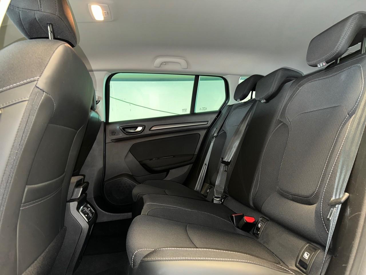 Renault Renault Megane usata, con 2 poggiatesta sedili ant. , con reg. in altezza, 3 poggiatesta sedili post. , con reg. in altezza