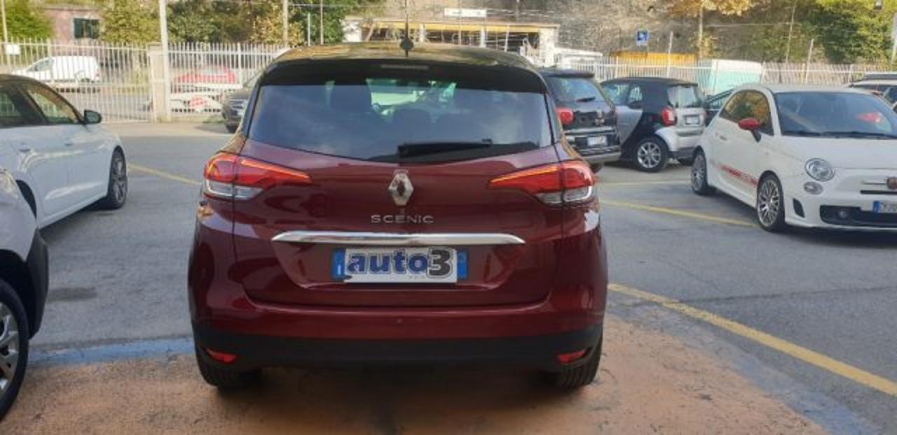 Renault Renault Scenic usata, con cerchi in lega