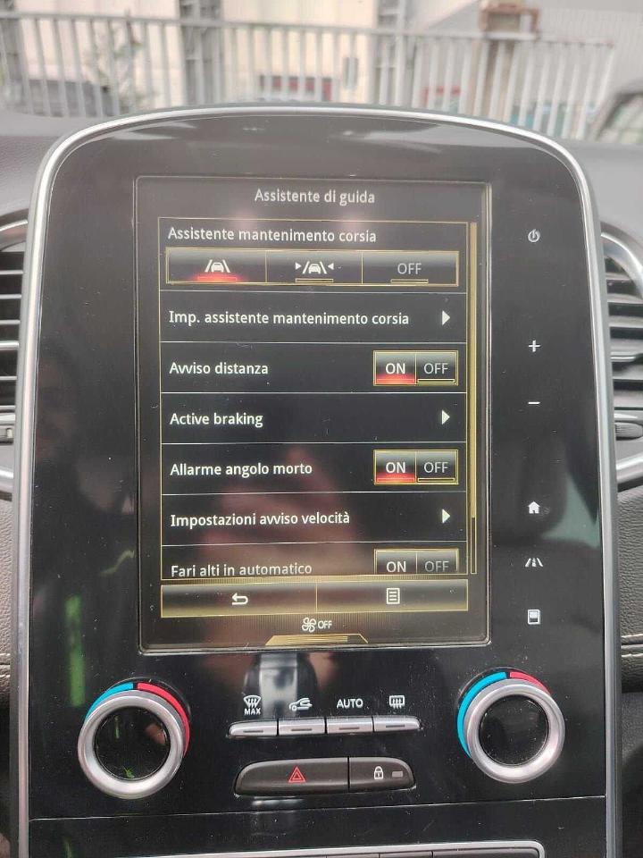 Renault Renault Scenic usata, con airbag frontali conducente e passeggero autoadattativi (passeggero disattivabile)