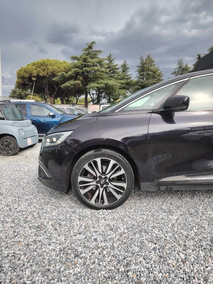 Renault Renault Scenic usata, con avviso distanza di sicurezza