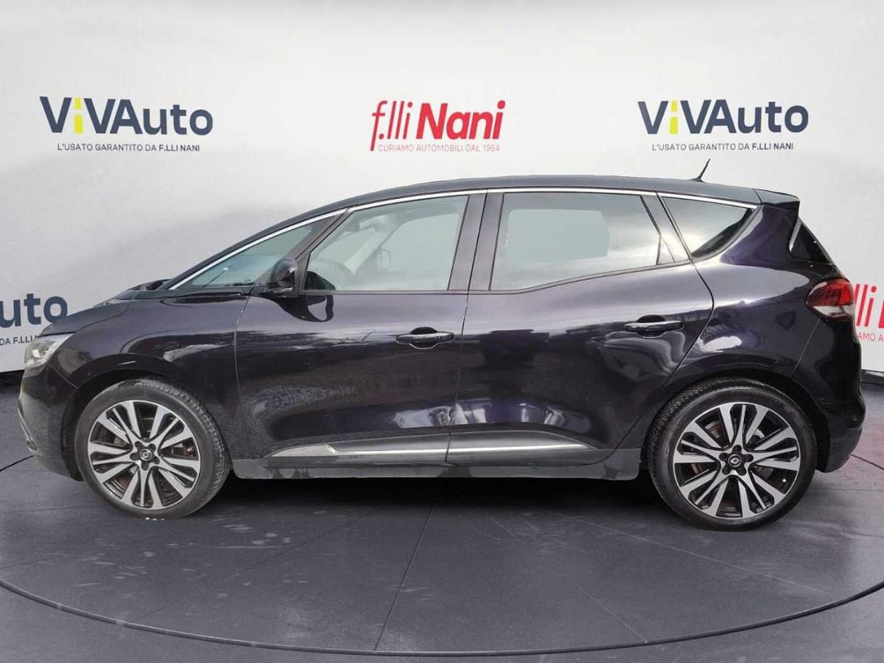 Renault Renault Scenic usata, con cromature su finestrini