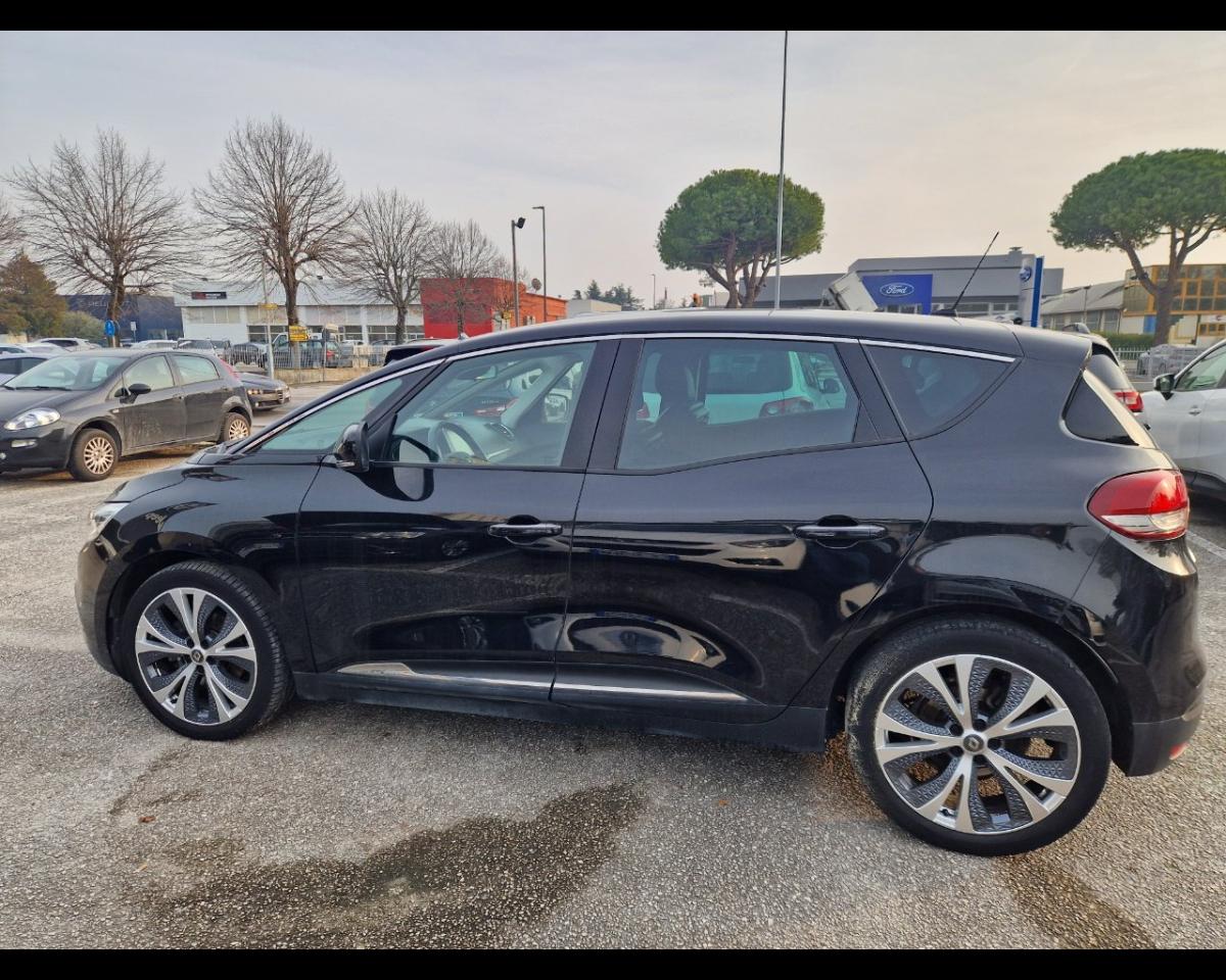 Renault Renault Scenic usata, con cerchi in lega