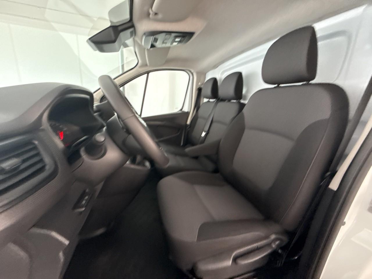 Renault Renault Trafic usata, con 3 poggiatesta sedili ant. , con reg. in altezza