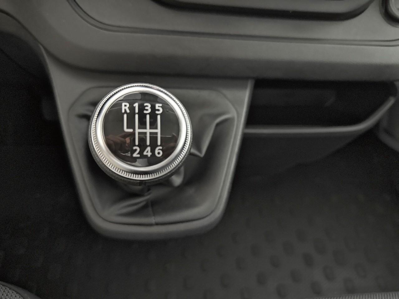 Renault Renault Trafic usata, con cinture sicurezza ant. conducente con pretensionatori e reg. in altezza, cinture sicurezza ant. passeggero con pretensionatori e reg. in altezza, cinture sicurezza ant. centrale con pretensionatori