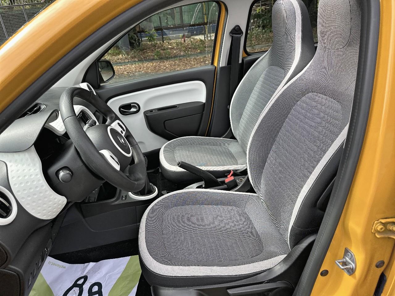 Renault Renault Twingo usata, con comandi audio al volante