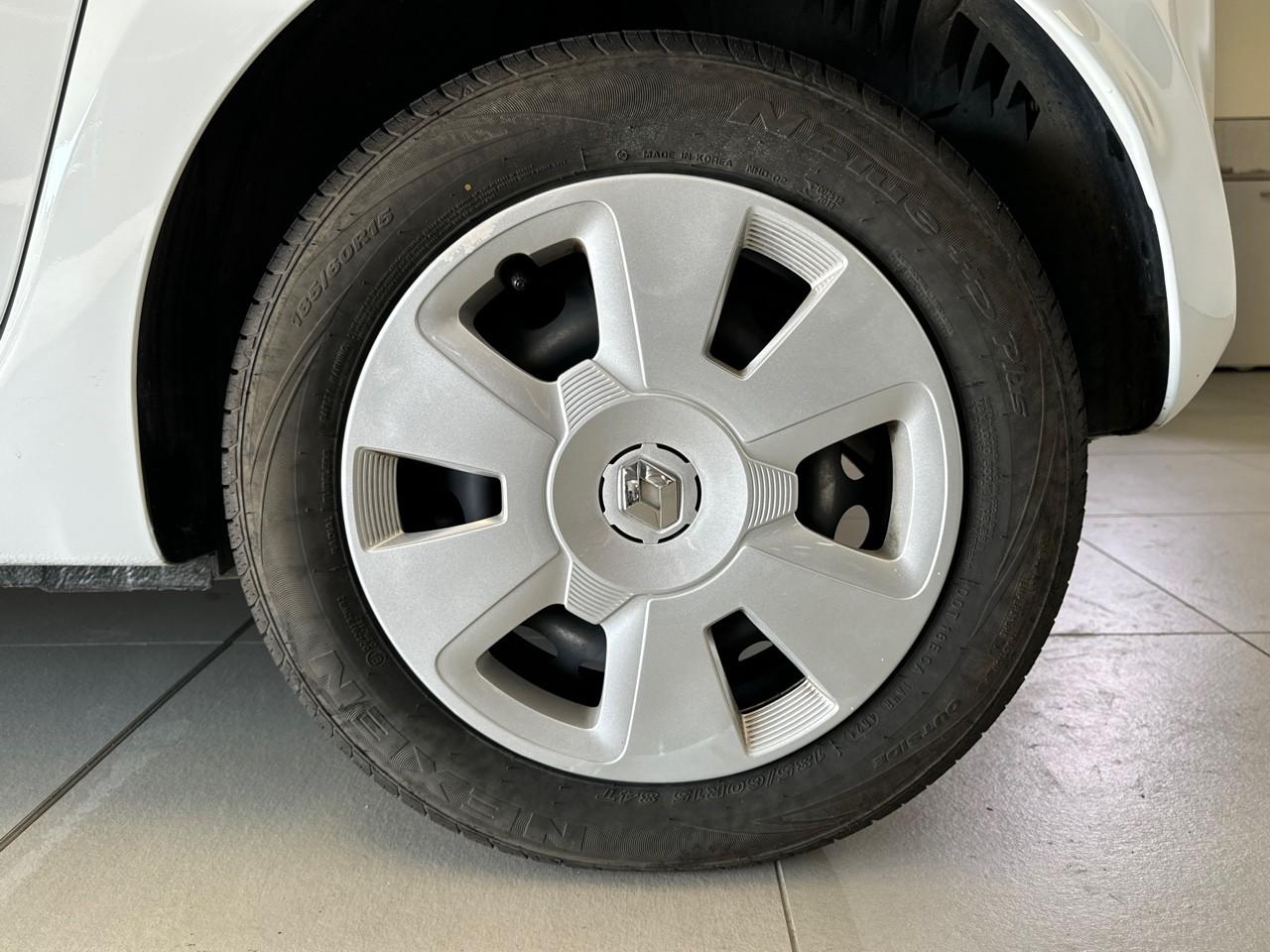 Renault Renault Twingo usata, con 2 poggiatesta sedili ant., 2 poggiatesta sedili post. , con reg. in altezza