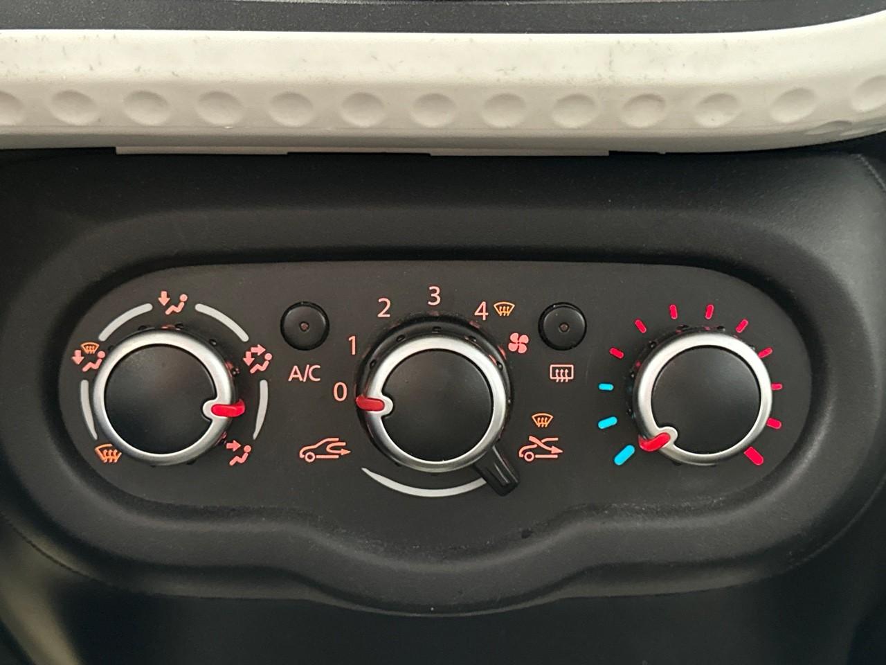 Renault Renault Twingo usata, con comandi audio al volante