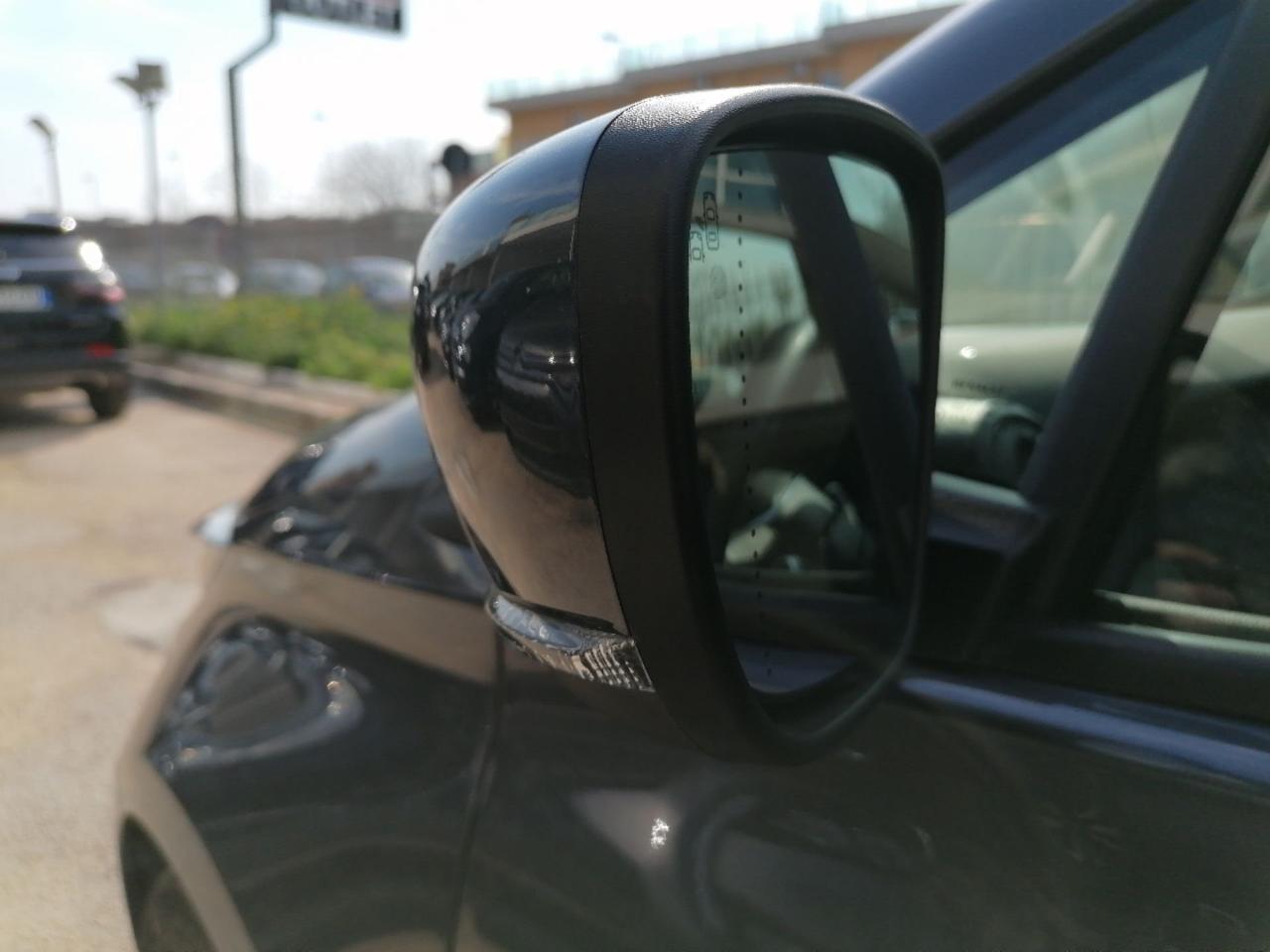 Renault Renault Zoe usata, con cerchi in lega