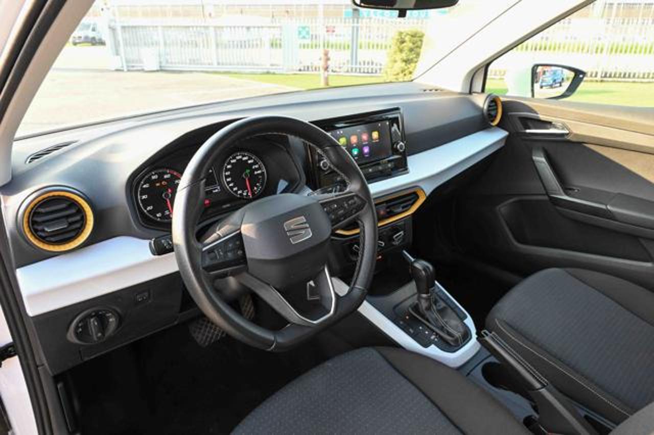 Seat Seat Arona usata, con autoradio