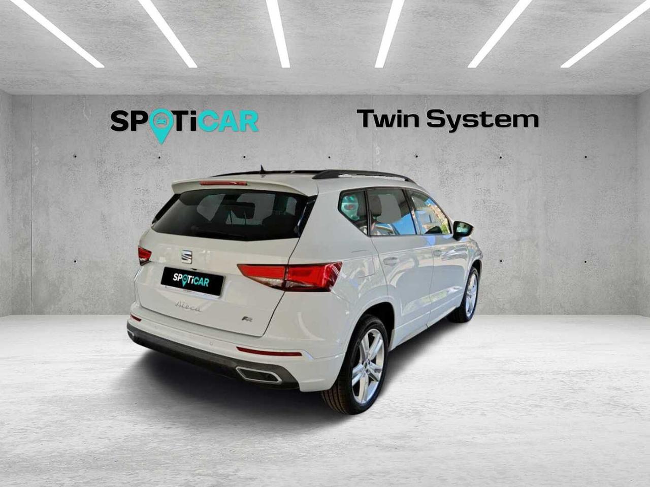 Seat Seat Ateca usata, con bracciolo centrale posteriore con accesso al vano bagagli