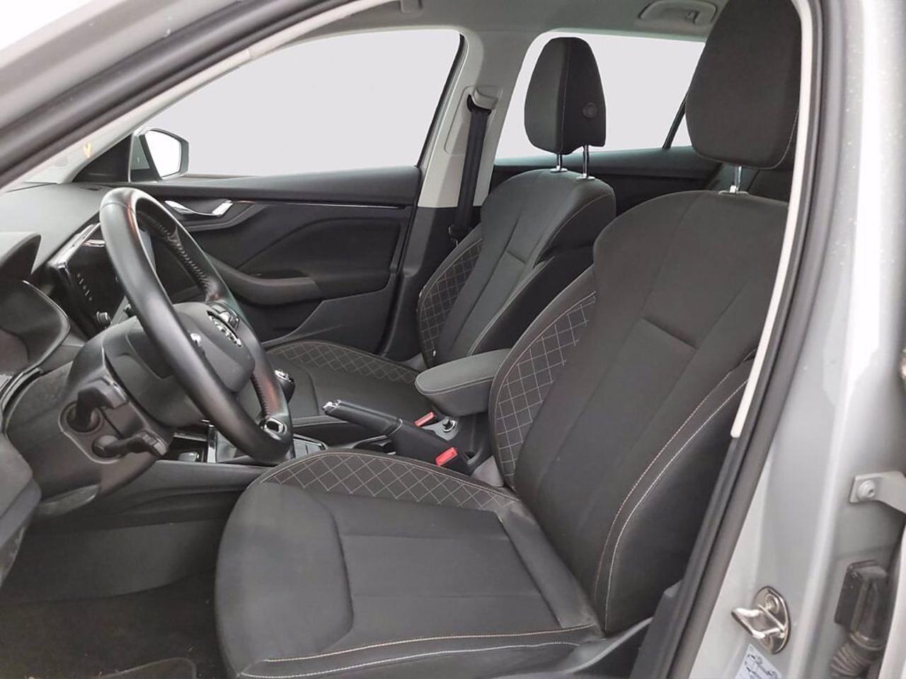Skoda Skoda Kamiq usata, con barre longitudinali sul tetto