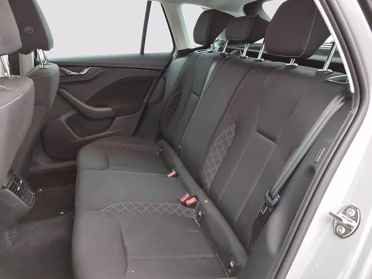 Skoda Skoda Kamiq usata, con barre porta tutto
