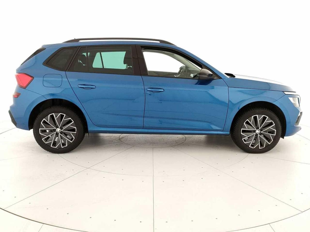 Skoda Skoda Kamiq usata, con cappelliera posteriore asportabile e riponibile dietro lo schienale dei sedili posteriori