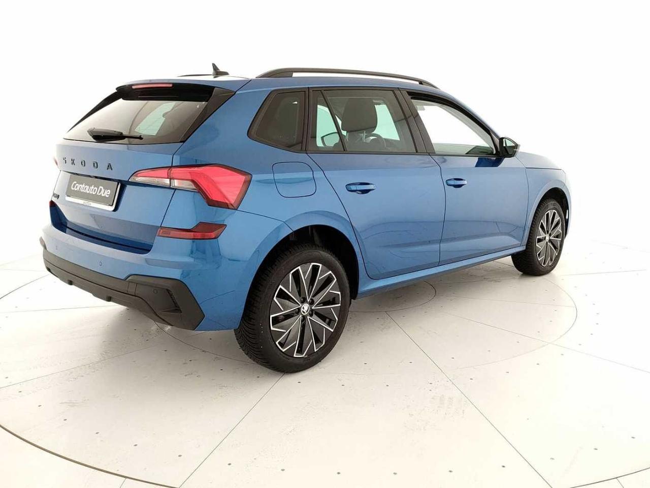 Skoda Skoda Kamiq usata, con cassetto portaoggetti davanti al sedile del passeggero anteriore illuminato