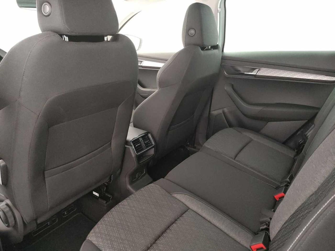 Skoda Skoda Karoq usata, con Airbag frontali, laterali anteriori e a tendina per la testa