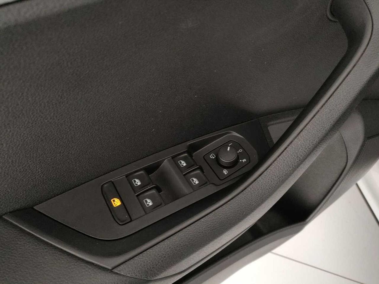 Skoda Skoda Karoq usata, con Airbag frontali, laterali anteriori e a tendina per la testa