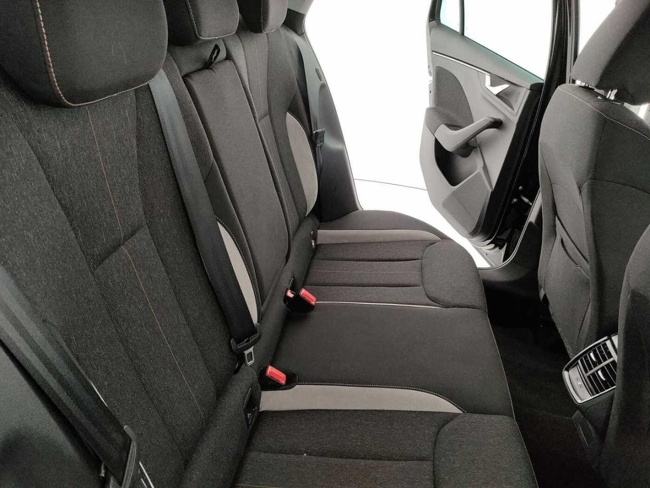 Skoda Skoda Scala usata, con 4 maniglie ripiegabili sul tetto