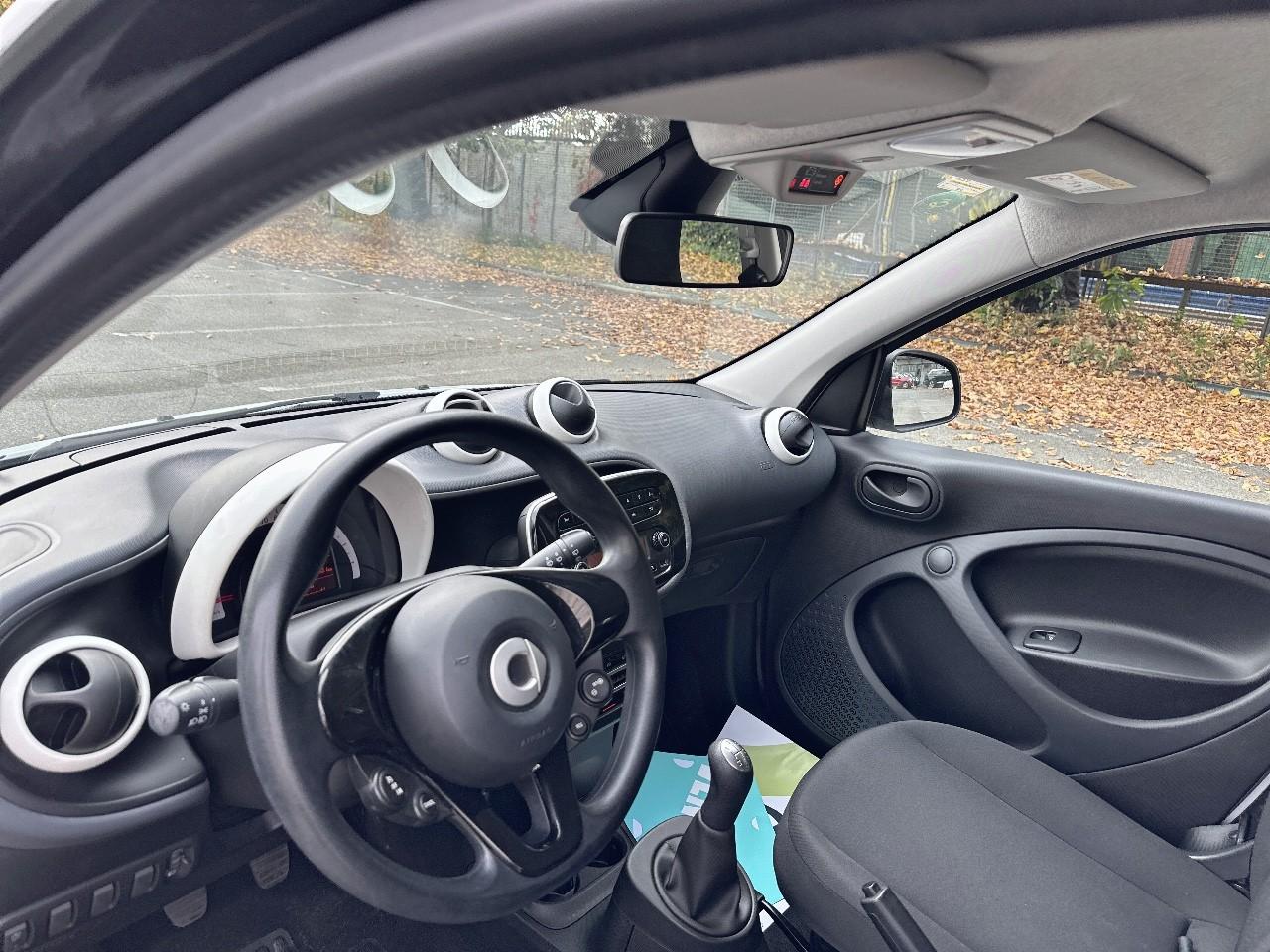 Smart Smart Forfour usata, con computer con velocità media, consumo medio, consumo istantaneo e autonomia