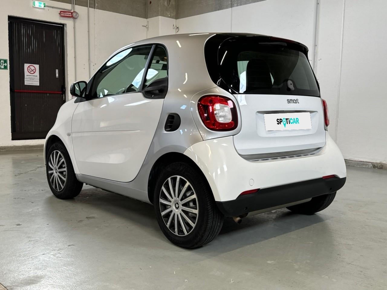 Smart Smart Fortwo usata, con computer con velocità media, consumo medio, consumo istantaneo e autonomia
