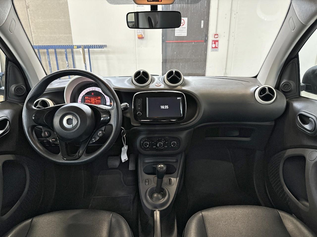 Smart Smart Fortwo usata, con conness.dispositivi est.intrattenimento include ingresso aux anteriore e include porta usb anteriore