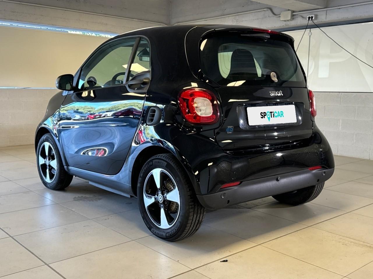 Smart Smart Fortwo usata, con conness.dispositivi est.intrattenimento include ingresso aux anteriore e include porta usb anteriore