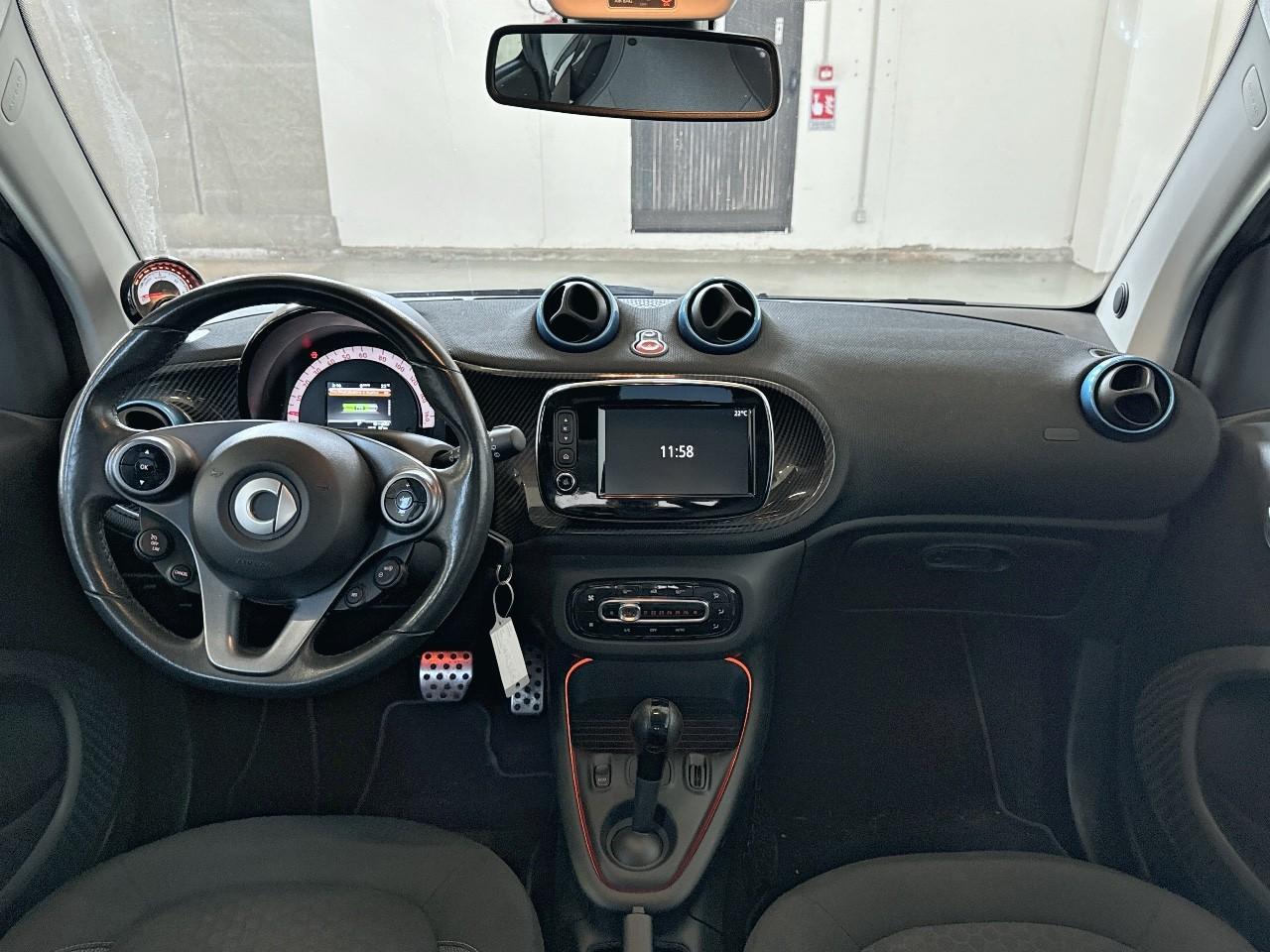 Smart Smart Fortwo usata, con comandi audio al volante