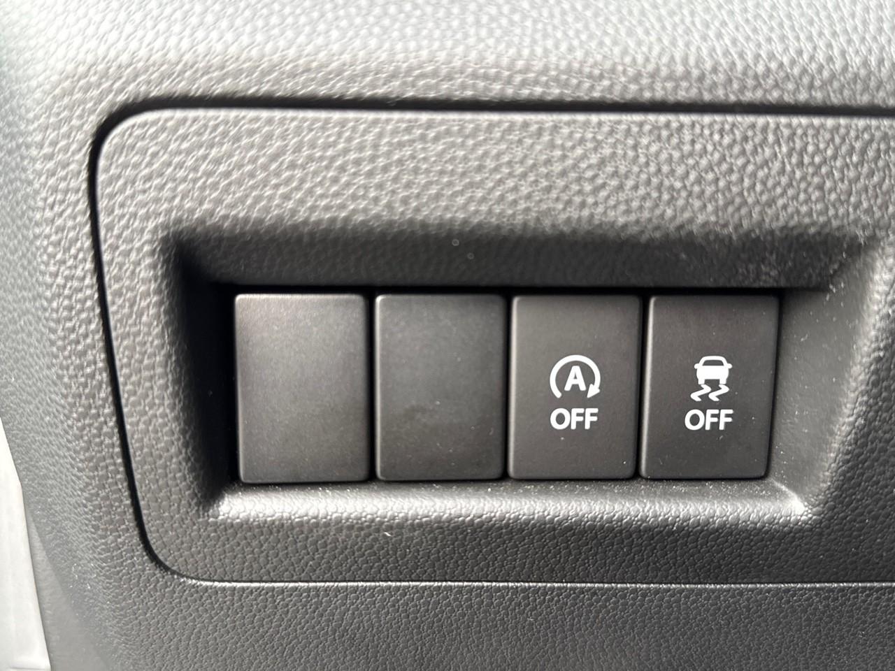 Suzuki Suzuki Ignis usata, con attivazione vocale include sistema audio, include comandi telefono, include comandi sistema navigazione e nessuno