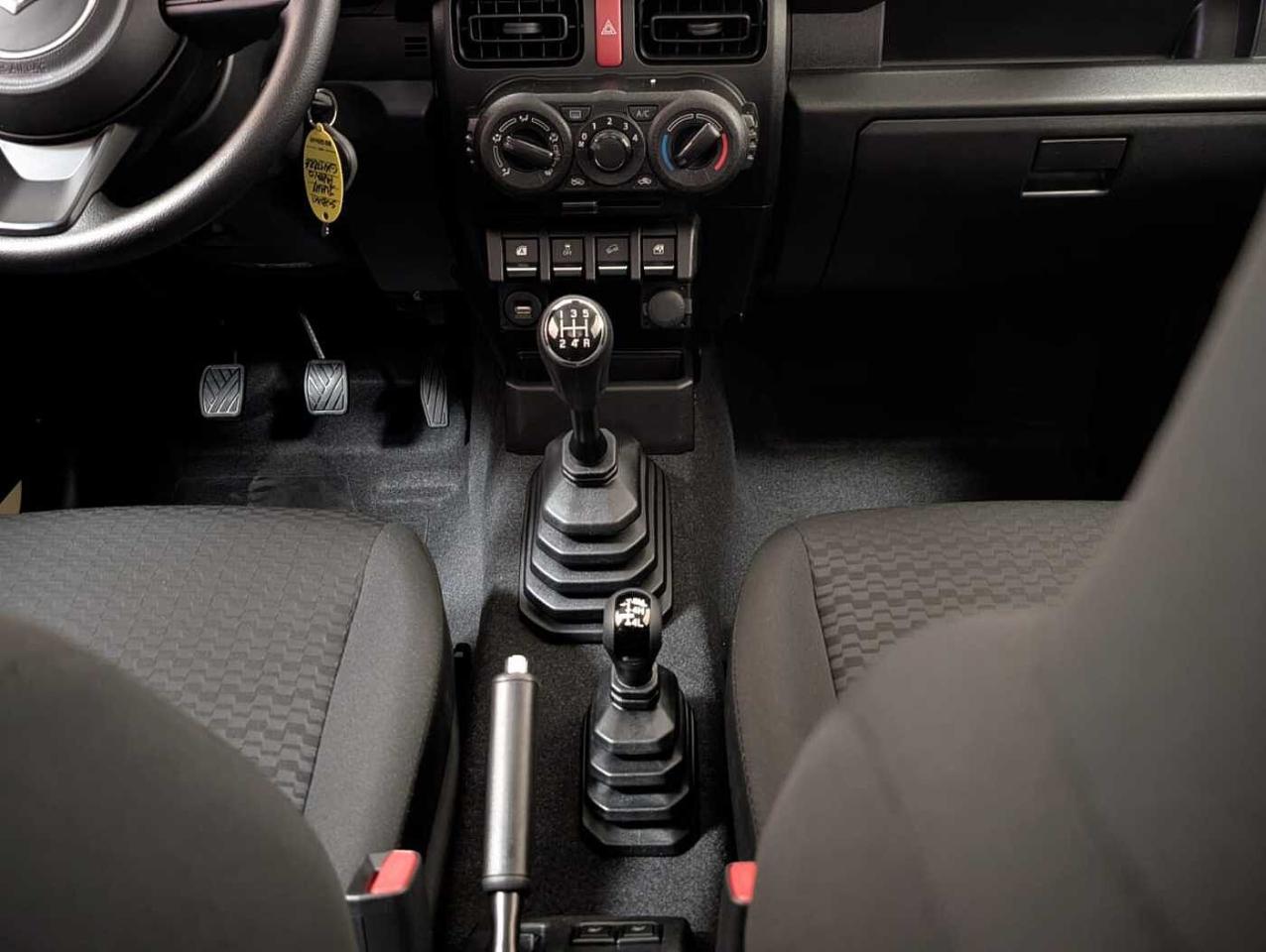 Suzuki Suzuki Jimny usata, con interno black