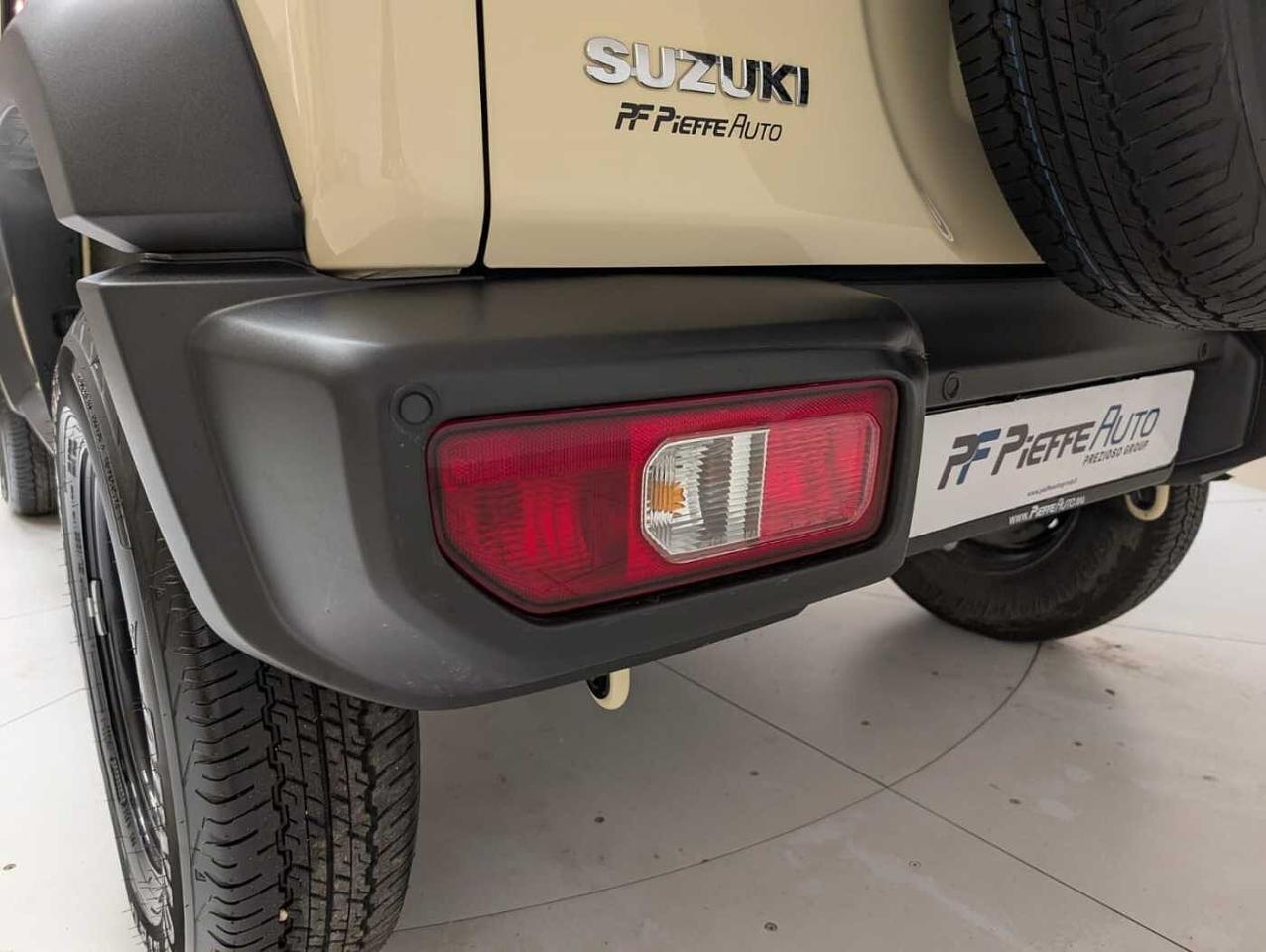 Suzuki Suzuki Jimny usata, con volante multifunzione