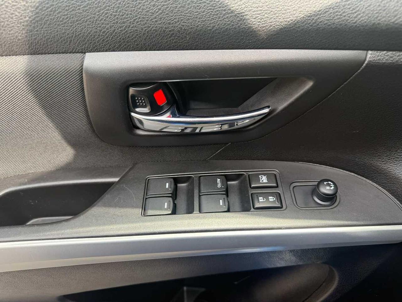 Suzuki Suzuki S-Cross usata, con antenna satellitare