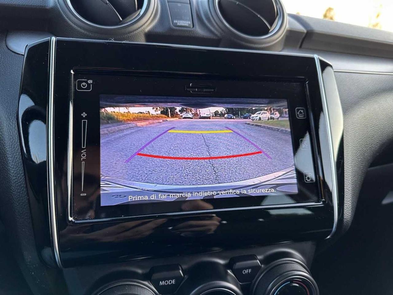 Suzuki Suzuki Swift usata, con aletta parasole con specchietto di cortesia, luce e portabiglietti per entrambi i lati