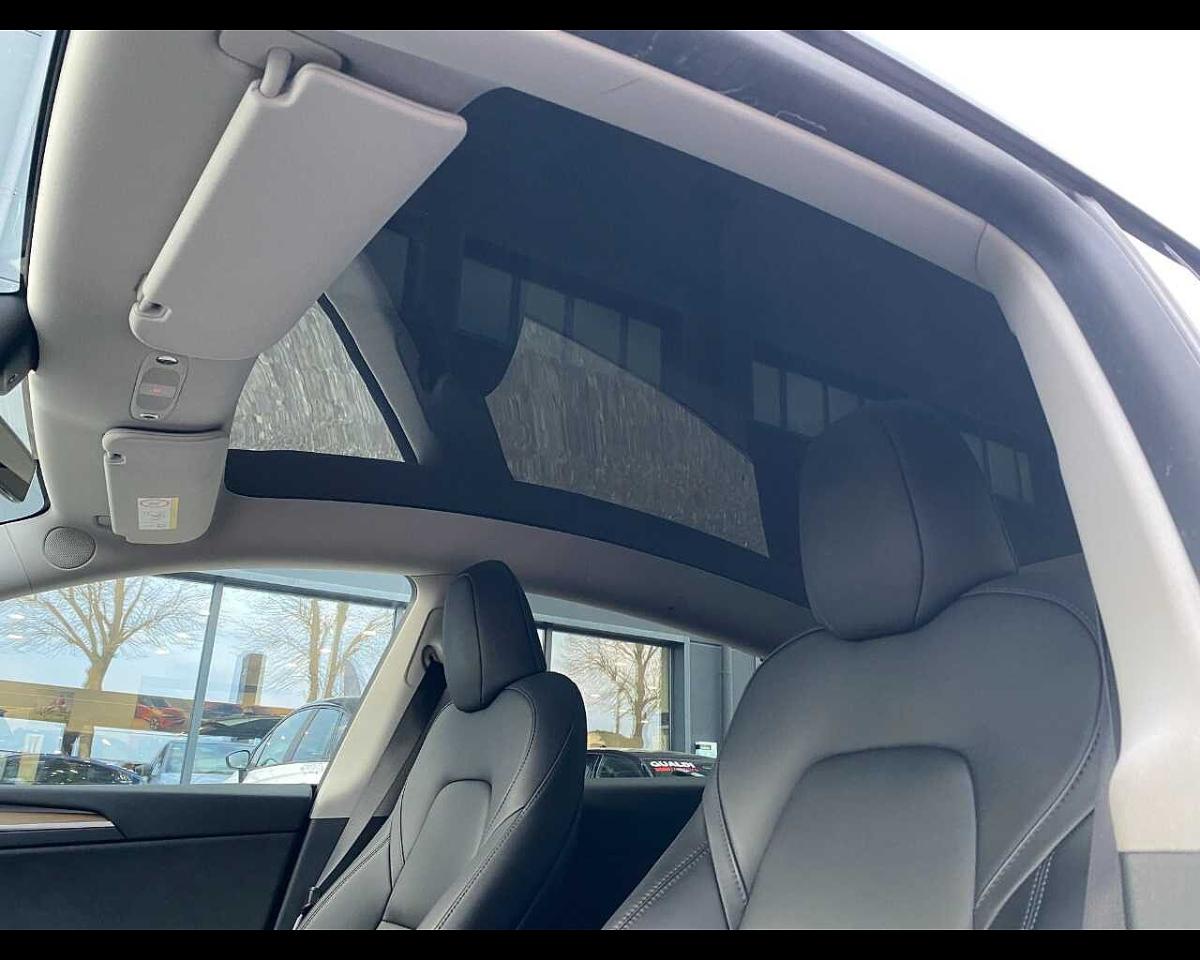 Tesla tesla model y usata 8