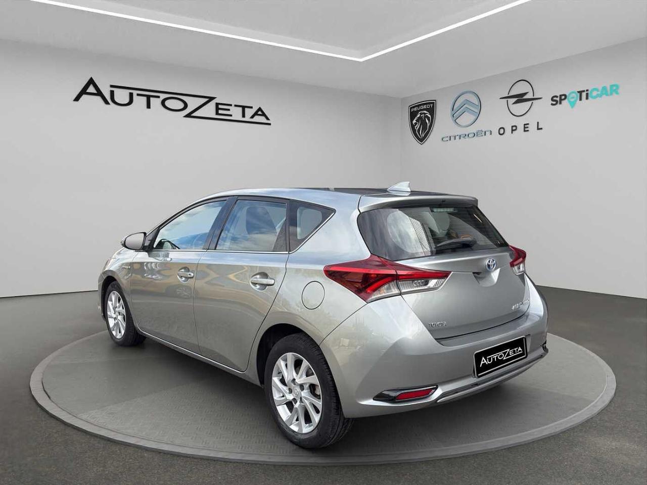Toyota Toyota Auris usata, con antenna satellitare