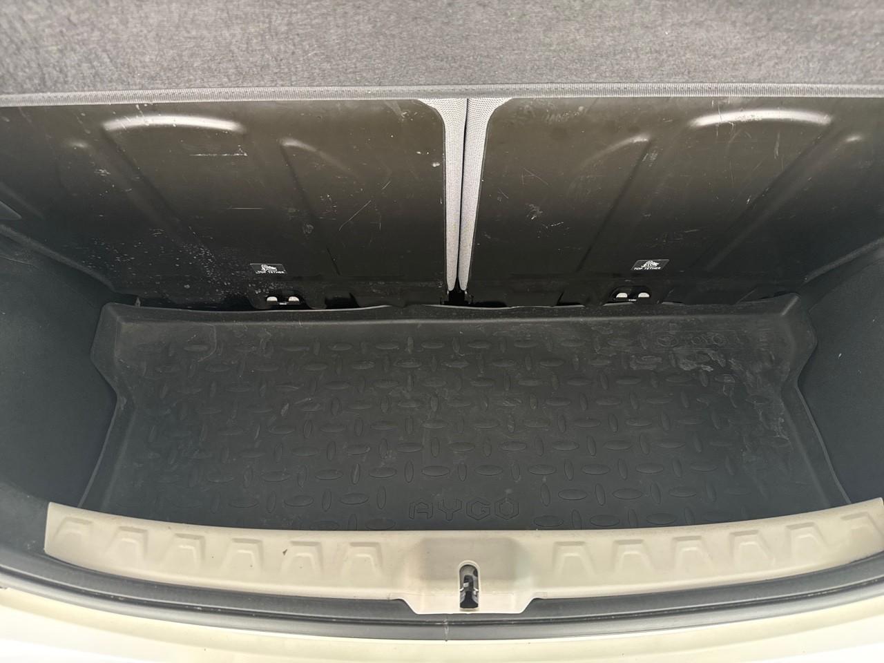 Toyota Toyota Aygo usata, con comandi audio al volante