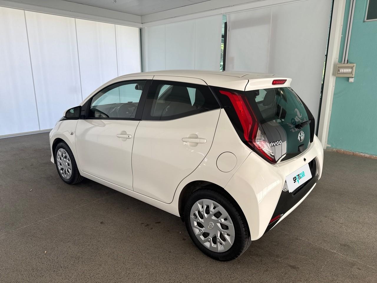 Toyota Toyota Aygo usata, con comandi media touch screen