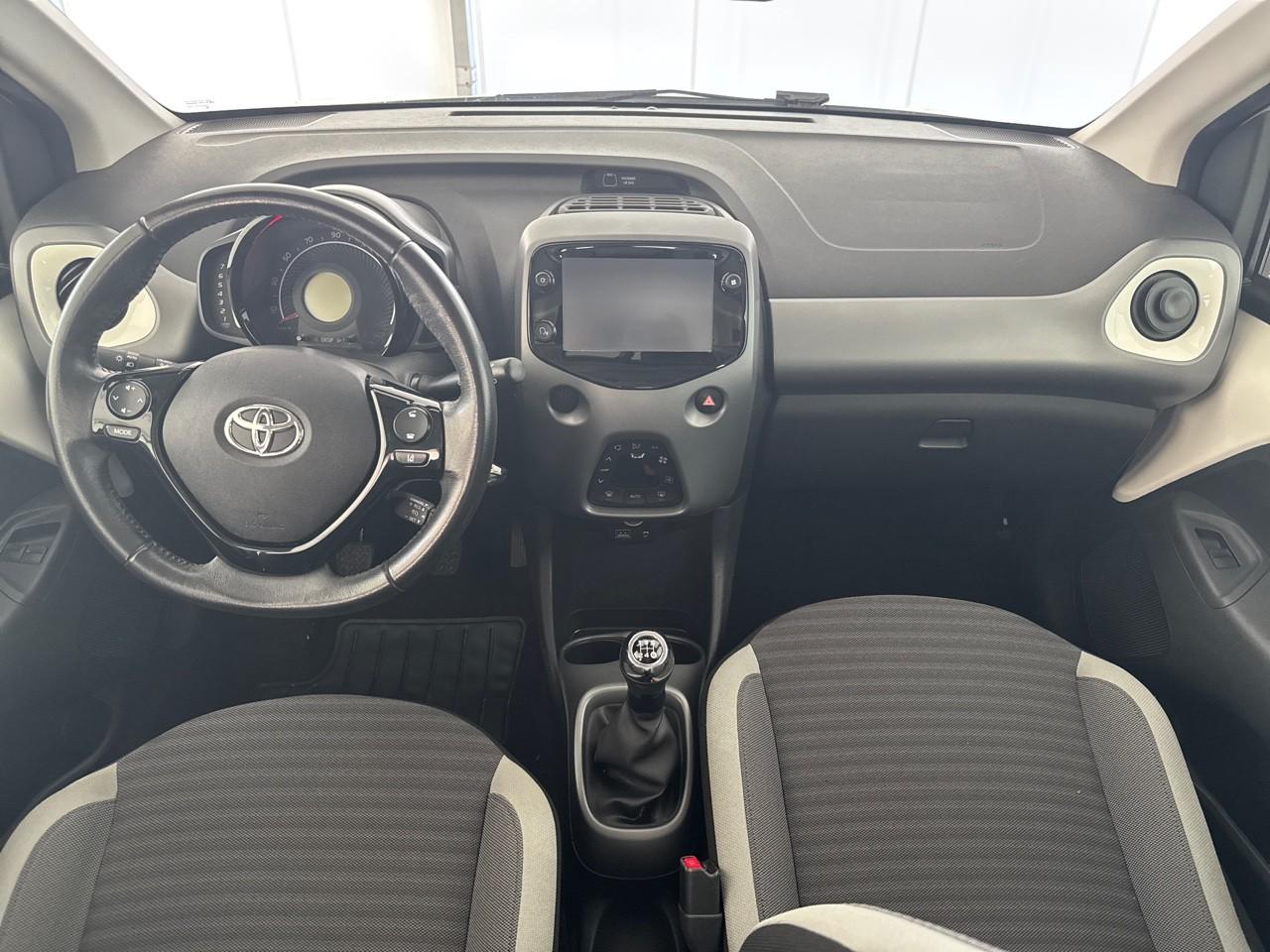 Toyota Toyota Aygo usata, con comando luci con sensore di oscurità manuale