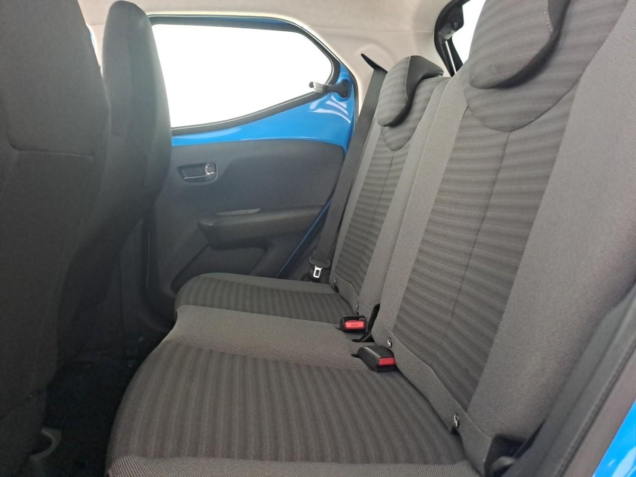 Toyota Toyota Aygo usata, con 2 poggiatesta sedili ant., 2 poggiatesta sedili post. , con reg. in altezza